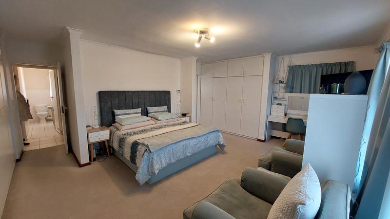 6 Bedroom Property for Sale in Door De Kraal Western Cape